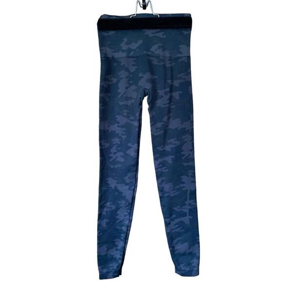 Spanx Look at Me Now Seamless Leggings Black Camo Size S - Picture 5 of 11